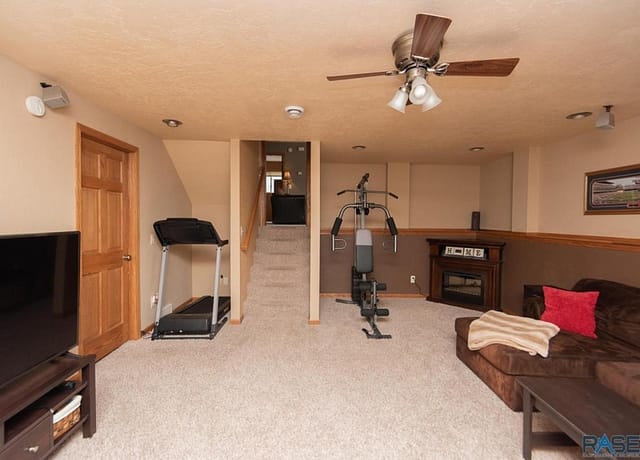 3004 W Courtyard Ln, 57108, 4 Bedrooms Bedrooms, ,3 BathroomsBathrooms,House,For Sale,W Courtyard Ln,1015