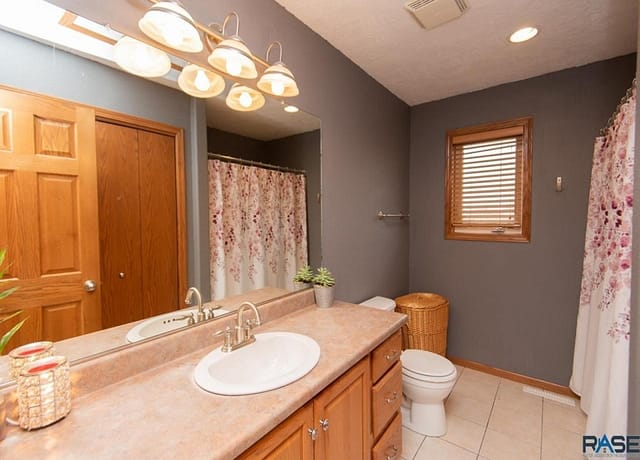 3004 W Courtyard Ln, 57108, 4 Bedrooms Bedrooms, ,3 BathroomsBathrooms,House,For Sale,W Courtyard Ln,1015