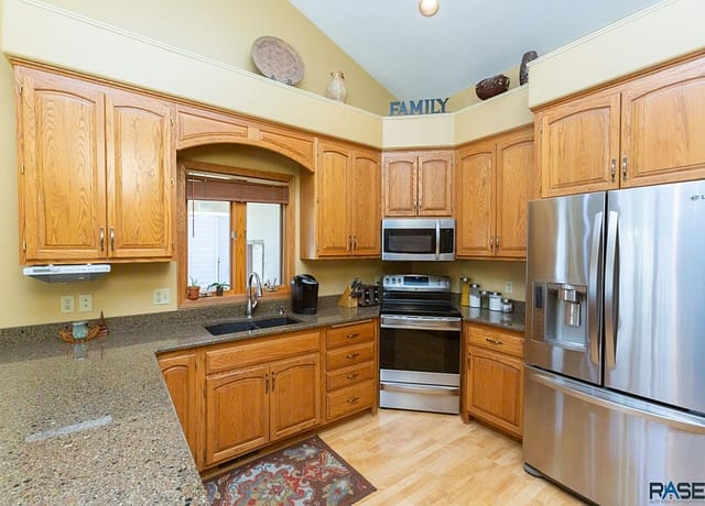 6821 W Westminster Dr, 57106, 4 Bedrooms Bedrooms, ,3 BathroomsBathrooms,House,For Sale,W Westminster Dr,1023